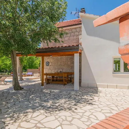 Awesome In Poljica Imotska With Kitchen Σπίτι διακοπών Skako