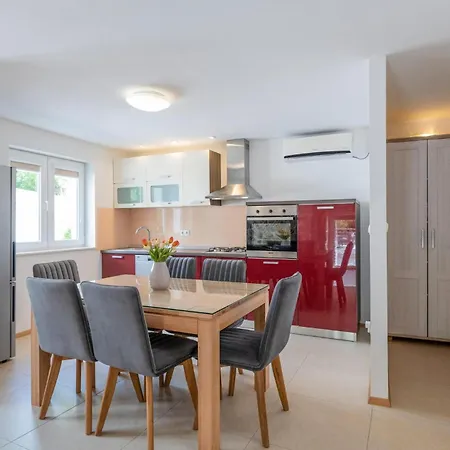 Awesome In Poljica Imotska With Kitchen Skako