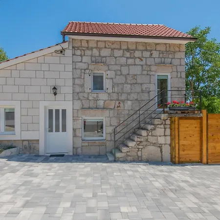 Awesome In Poljica Imotska With Kitchen Σπίτι διακοπών